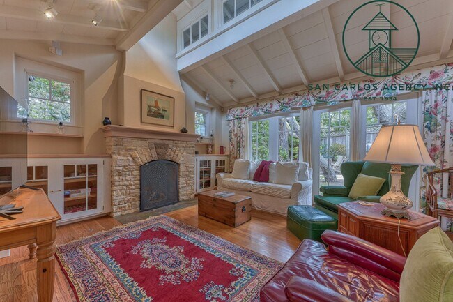 Building Photo - Charming Three Bedroom Carmel-by-the-Sea Home