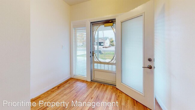 Building Photo - 4 br, 1.5 bath House - 675 E 200 S
