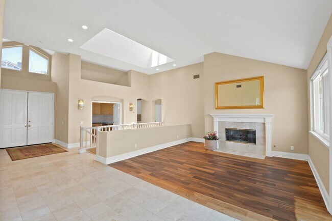 Building Photo - Stunning 4 Bed | 3.5 Bath Home Office and ...