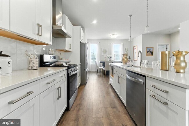 Foto del edificio - 406 Honeyberry Ln