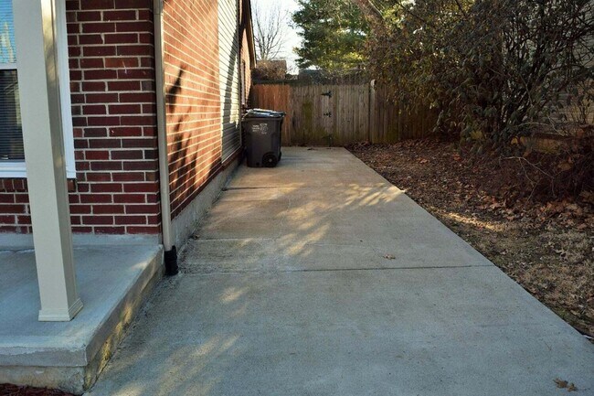 Building Photo - 3392 Colonnade Dr