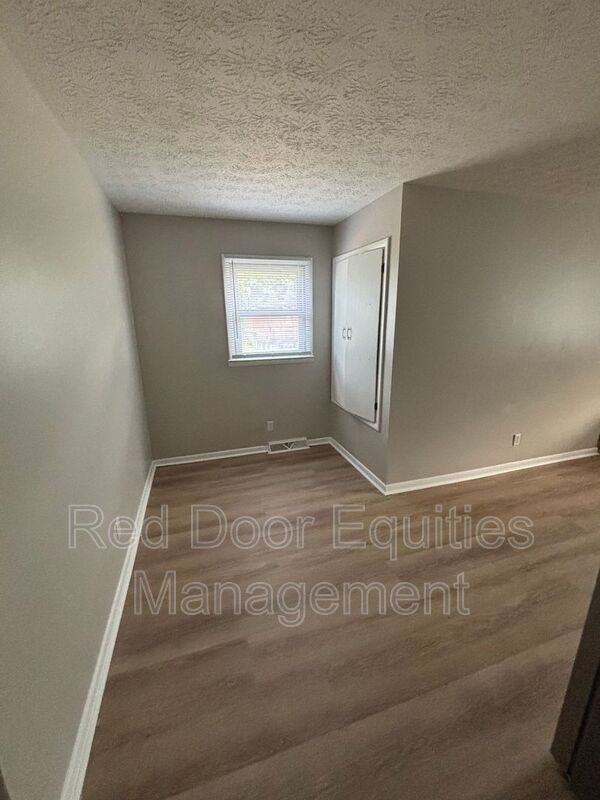 Foto del edificio - 1101 E Walnut St