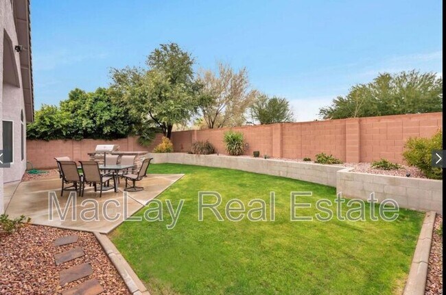 Building Photo - 4206 E Redwood Ln