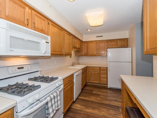 Foto del edificio - 8809 Basswood Rd