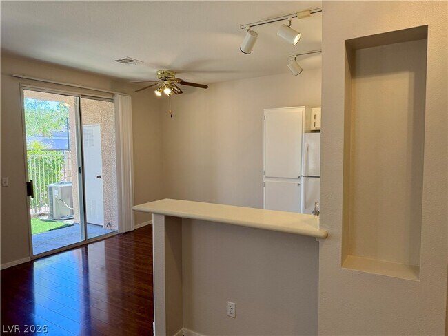 Foto del edificio - 251 S Green Valley Pkwy