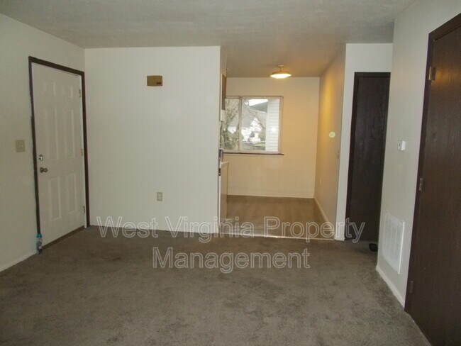 Building Photo - 130 Elm St