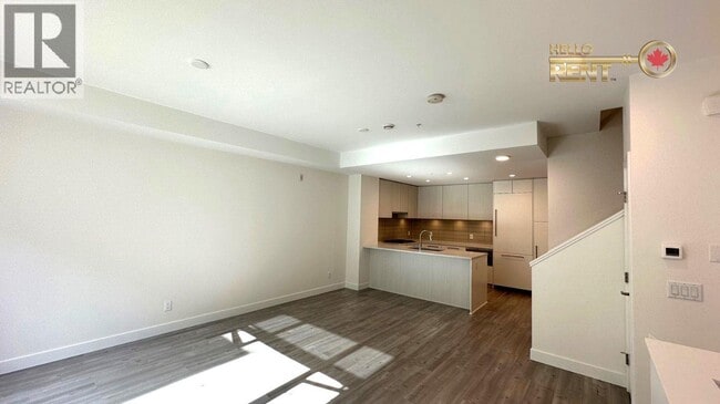Building Photo - 2035 Glenaire Dr