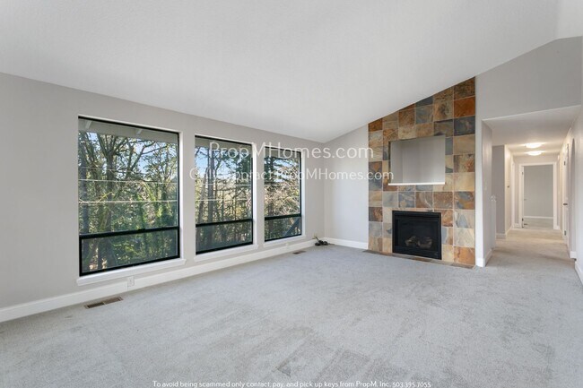 Foto del edificio - 3460 SE Aldercrest Rd