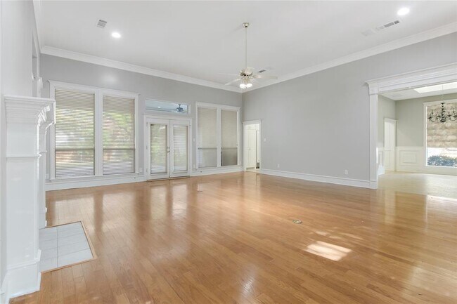 Building Photo - 750 Greenway Ct