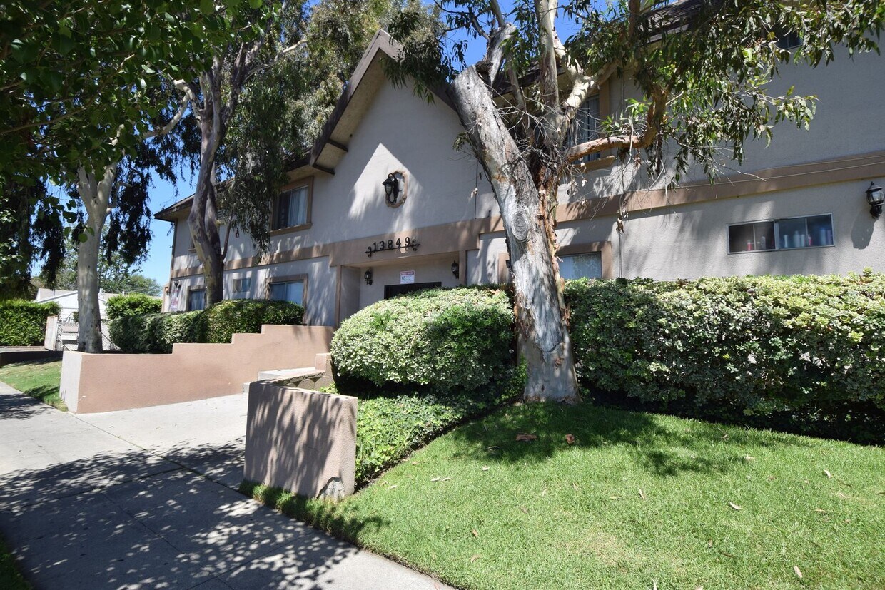 Foto principal - 13849 Chase St