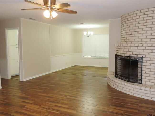 Foto del edificio - 3316 McDonald Rd