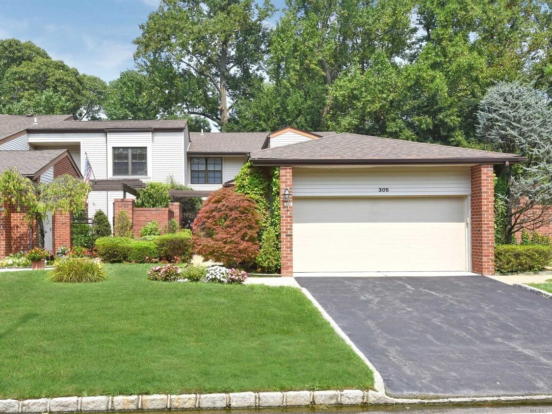 Primary Photo - 305 Aerie Ct