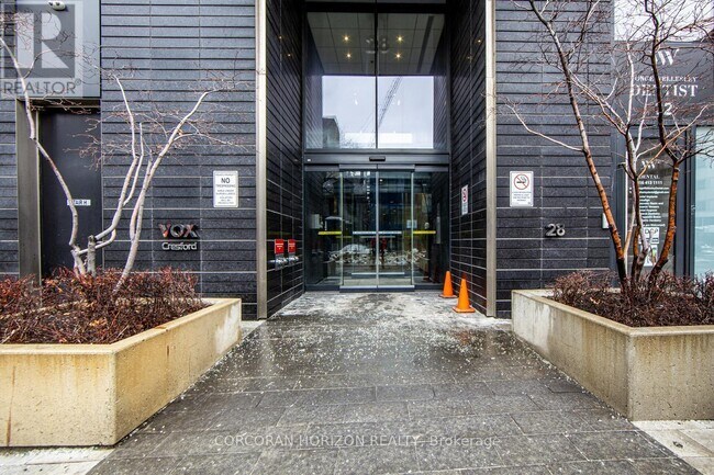 Photo du bâtiment - 28 Wellesley St E