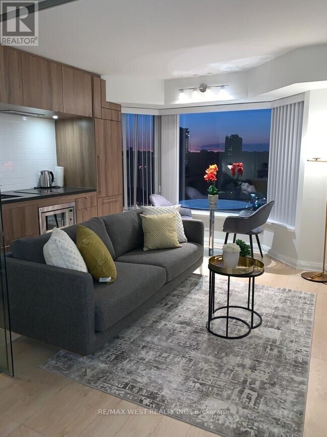 Photo du bâtiment - 155 Yorkville Ave