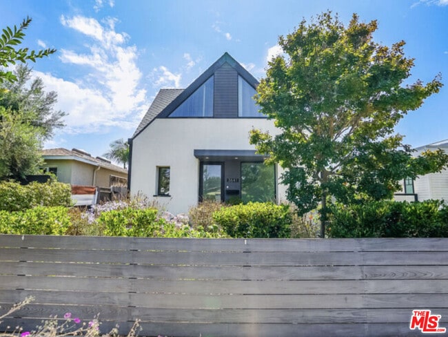 Building Photo - 3641 Greenwood Ave