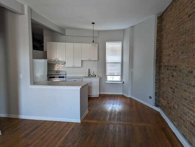 Building Photo - 4408 N Sheridan Rd
