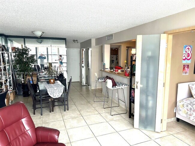 Foto del edificio - 2049 S Ocean Dr