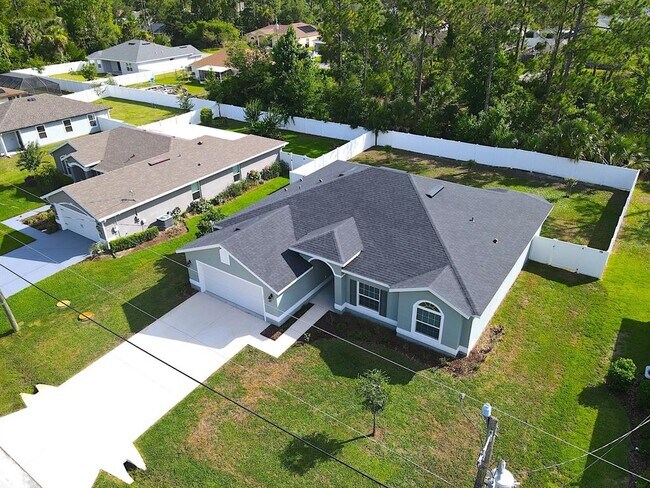 Foto del edificio - 37 Pine Croft Ln