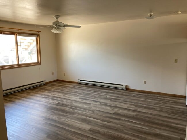 Building Photo - 2820 Baker Dr