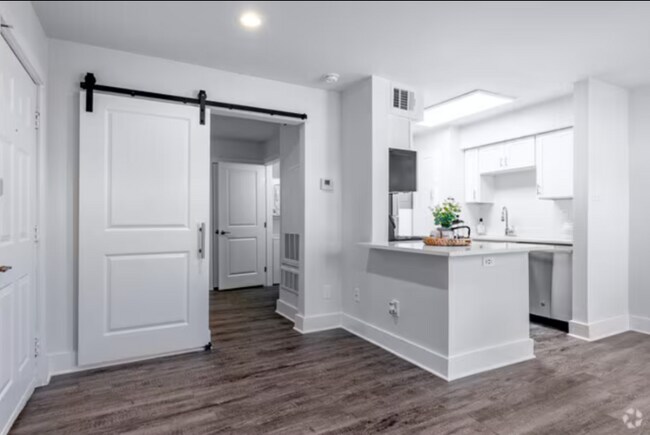 Building Photo - 6776 Westcreek St S