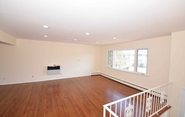 Building Photo - 179 Berry Hill Rd