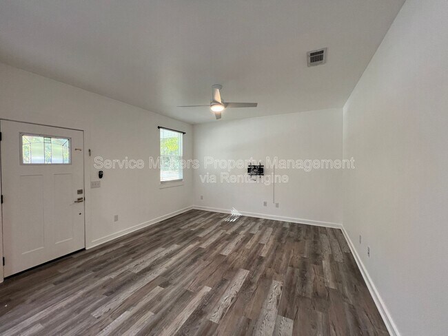 Foto del edificio - 6150 Franklin St