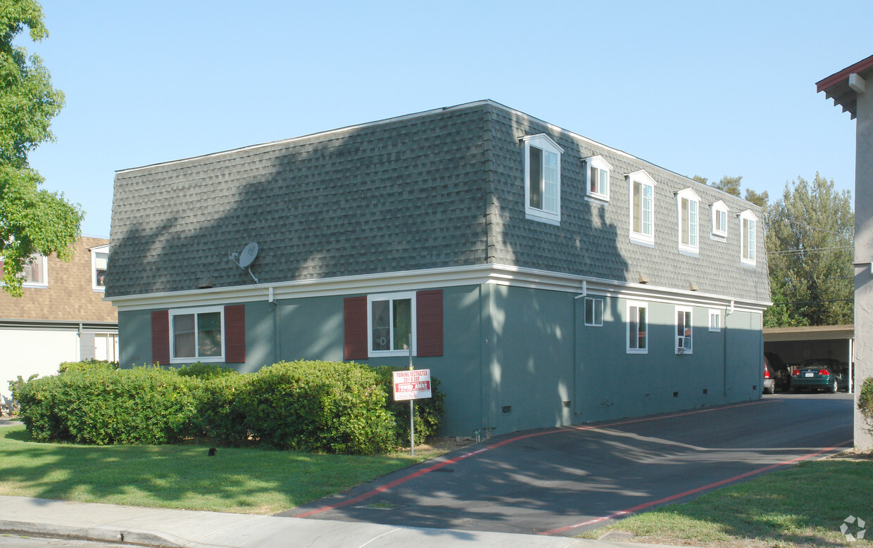 Primary Photo - 1709 Ross Cor