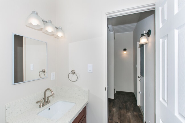 Building Photo - 95-146-146 Kipapa Dr