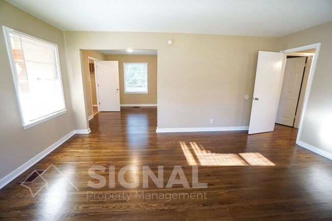 Foto del edificio - 748 Meadowbrook Dr