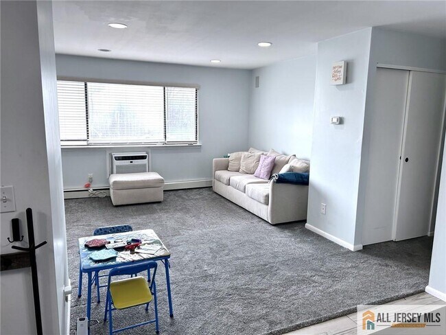 Foto del edificio - 532 Cricket Ln