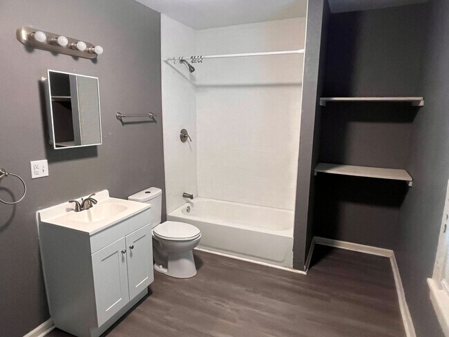 Building Photo - 2-Bedroom, 2-Bathroom In Kansas City