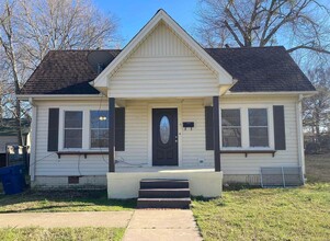 Building Photo - 504 E Bradford St