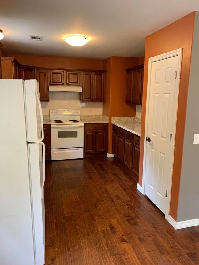 Foto del edificio - Come take a look at this cute 3 bedroom 1....