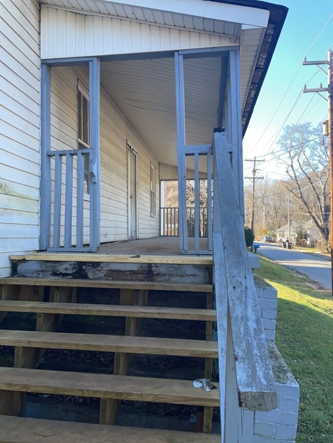 Building Photo - Spacious Anderson Home