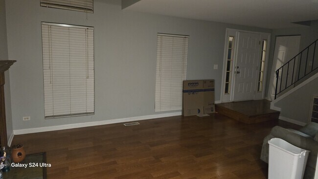 Building Photo - 593 East Ave