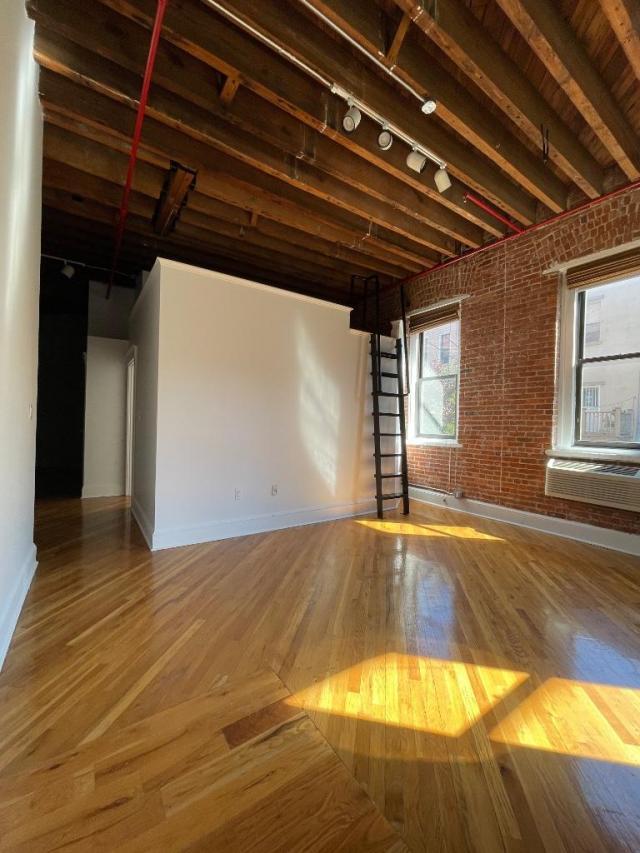 Building Photo - 1 bedroom in Brooklyn NY 11222