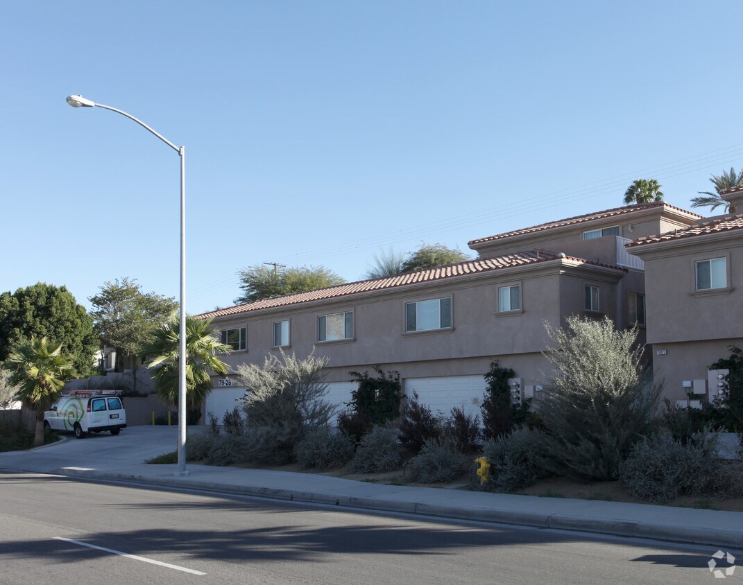 Foto del edificio - 79721-79781 Avenue 42