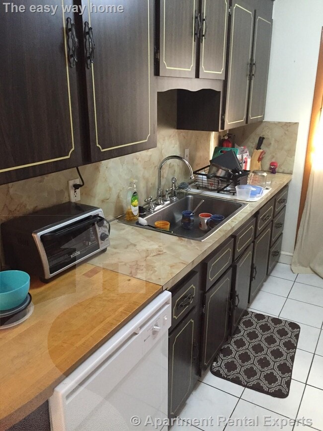 Building Photo - 10 Windsor Rd