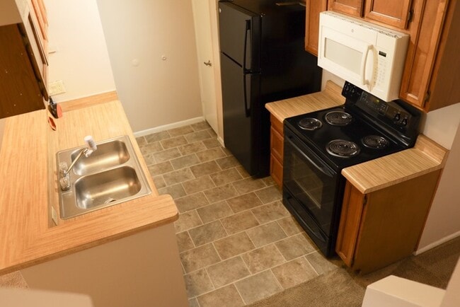 Building Photo - Listed by Trekk Realty LLC