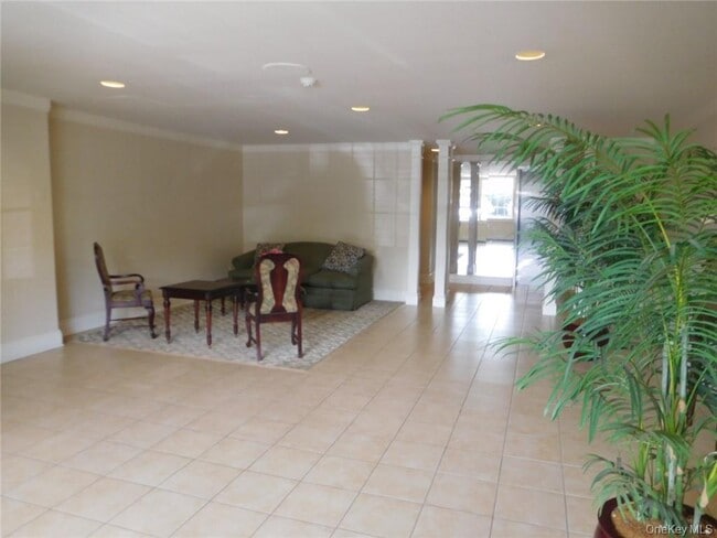 Foto del edificio - 2 Consulate Dr