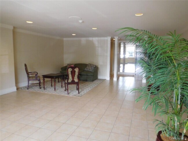 Foto del edificio - 2 Consulate Dr