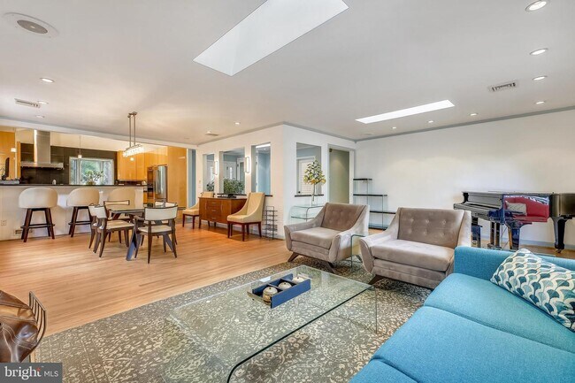 Foto del edificio - 3303 Shirley Ln