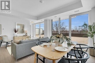 Building Photo - 664 Spadina Ave.