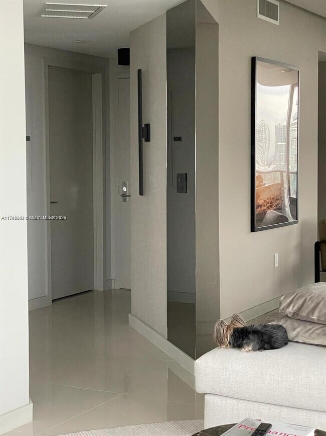 Foto del edificio - 488 NE 18th St