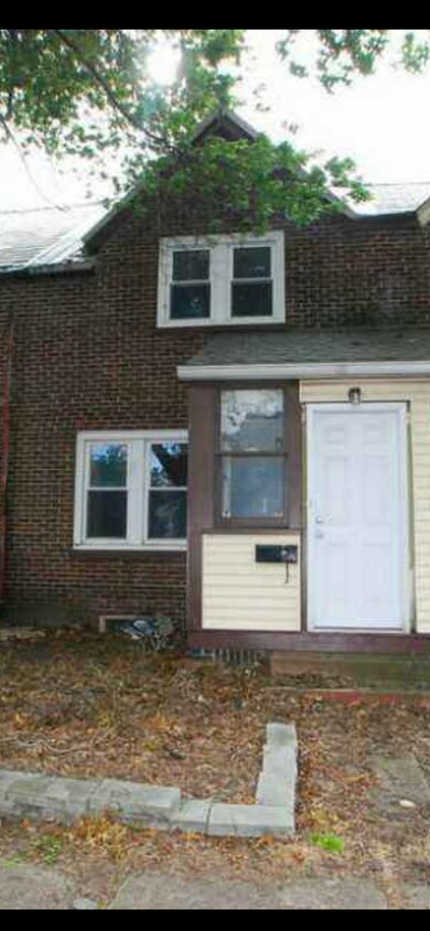 Primary Photo - 1683 W 15th St