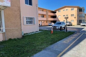 Building Photo - 120 Royal Palm Rd