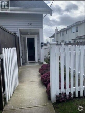 Building Photo - 1292 E 53rd Ave
