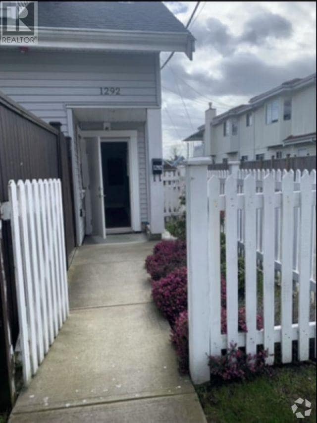 Building Photo - 1292 E 53rd Ave