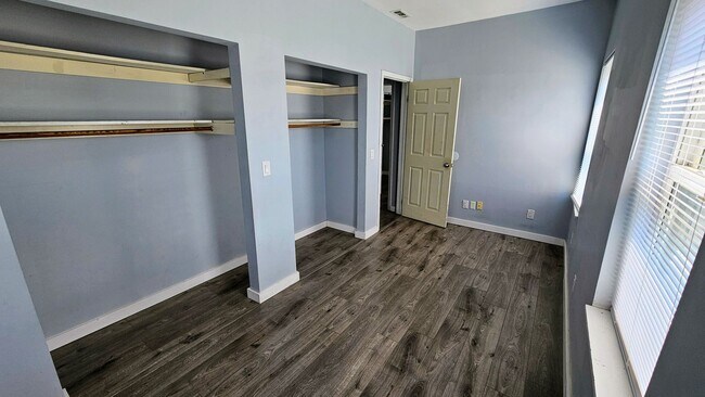 Foto del edificio - 3244 E 5th Ave