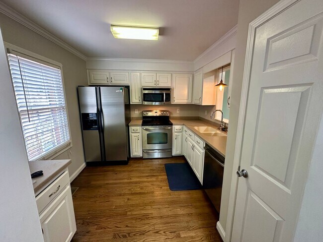 Foto del edificio - Beautifully Updated Townhome in the Heart of Clemson